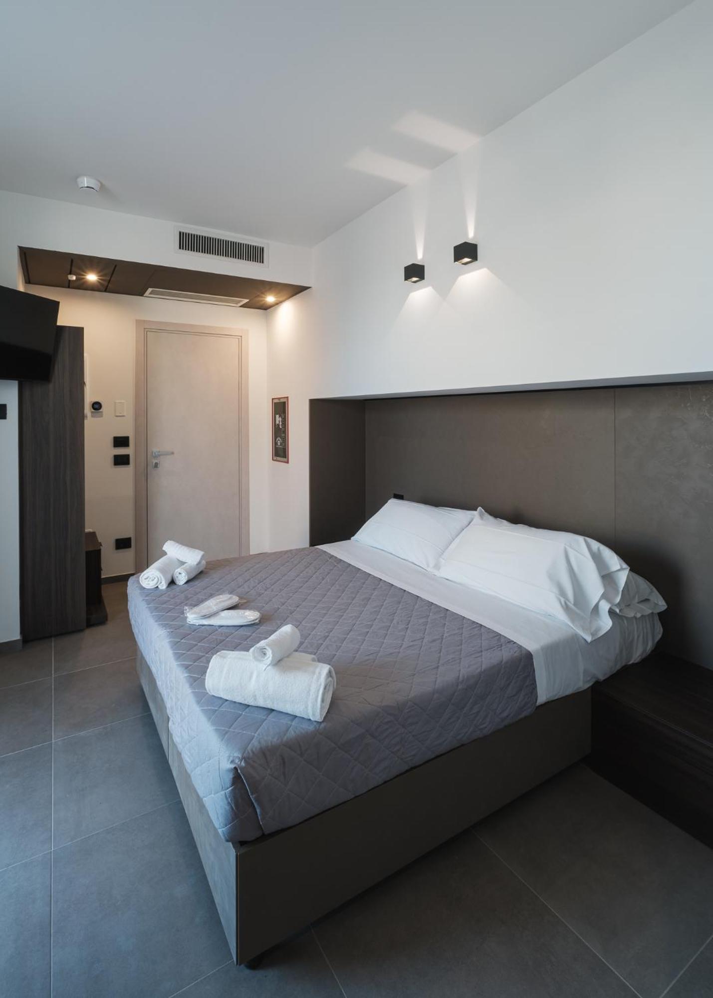 Residence Goldoni6 Suite Apartment Rimini Exterior photo
