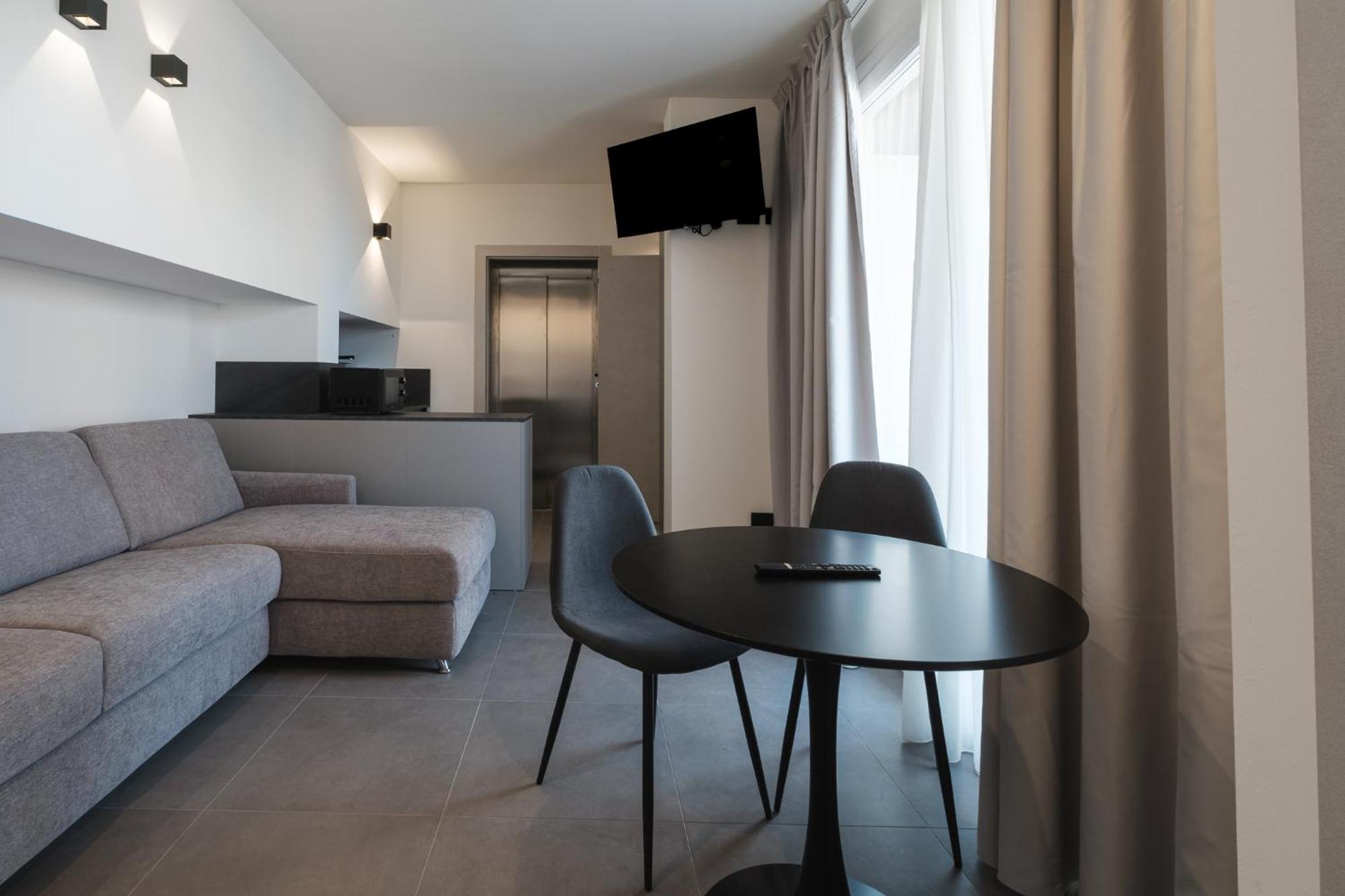 Residence Goldoni6 Suite Apartment Rimini Exterior photo