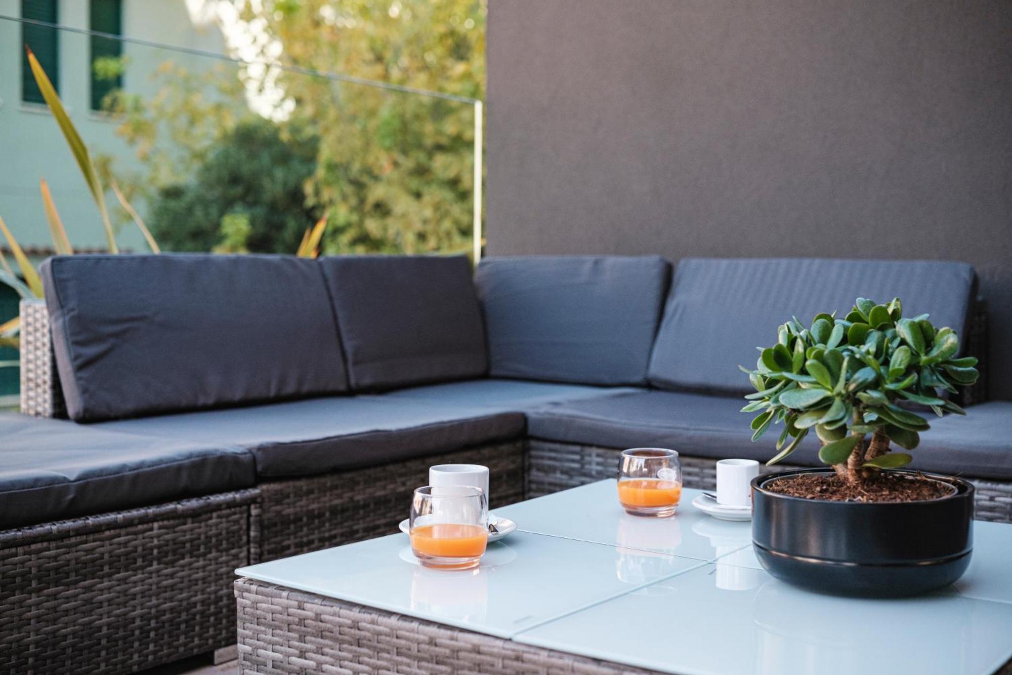 Residence Goldoni6 Suite Apartment Rimini Exterior photo